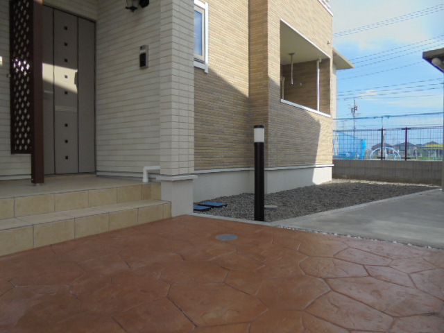 16/23 エントランス