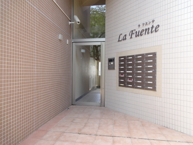 16/21 エントランス