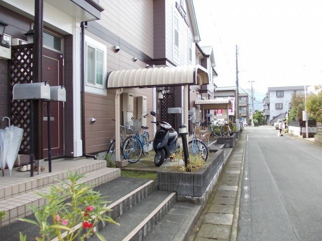 16/23 エントランス