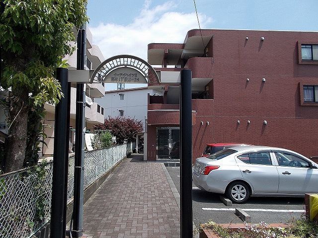 17/26 エントランス