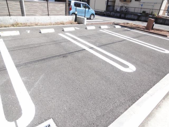 18/27 駐車場