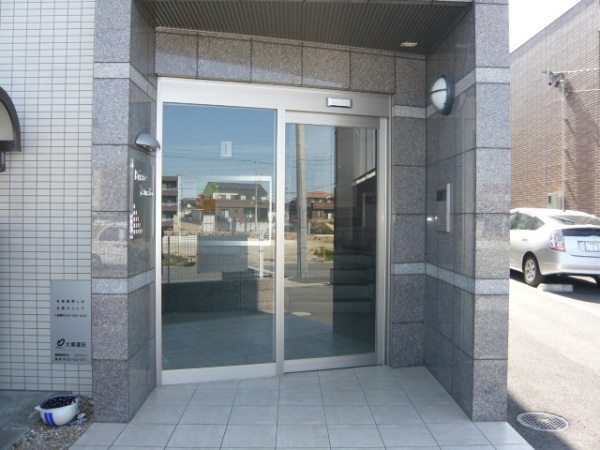 21/30 エントランス