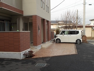 19/30 エントランス