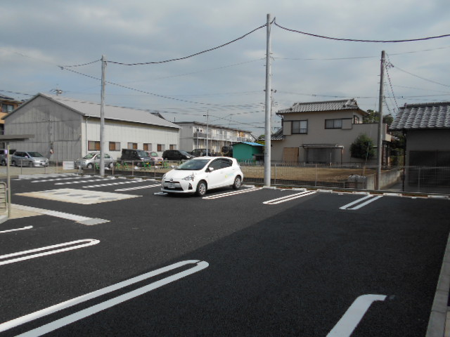 22/28 駐車場