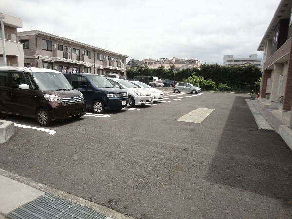 22/28 駐車場