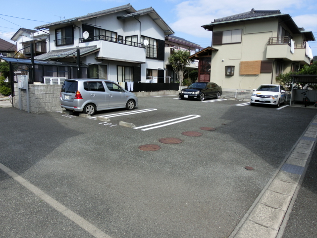 22/28 駐車場