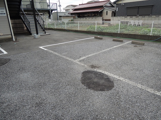 28/30 駐車場