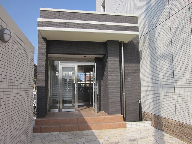 21/30 エントランス