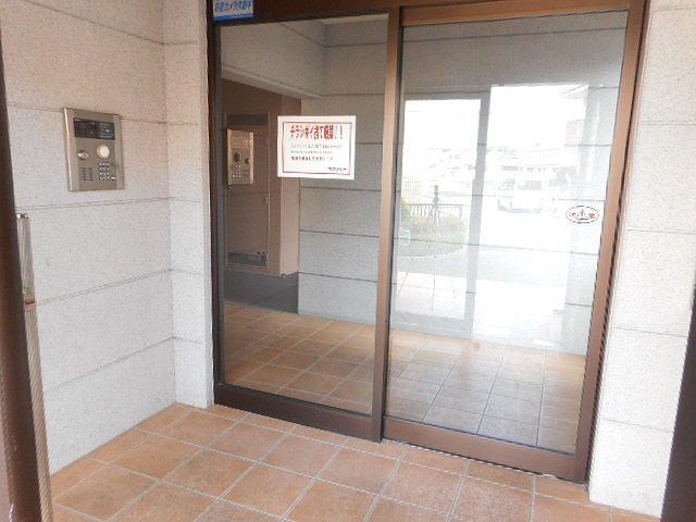 25/30 エントランス