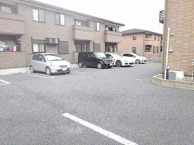28/30 駐車場