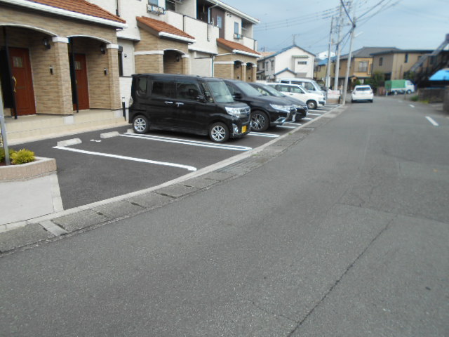 22/28 駐車場