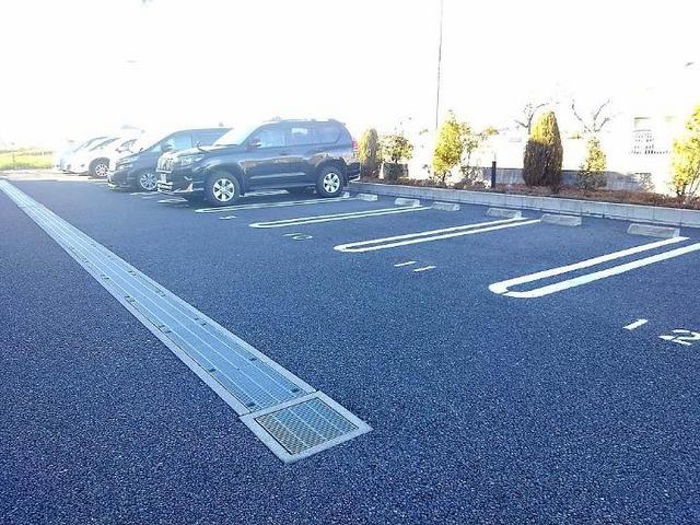 28/30 駐車場