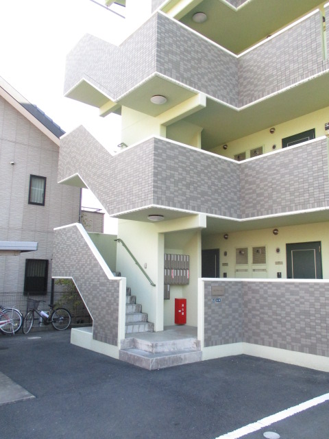 20/28 エントランス