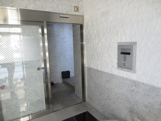 14/21 エントランス