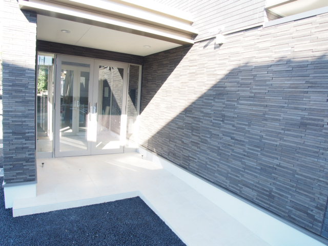 21/30 エントランス