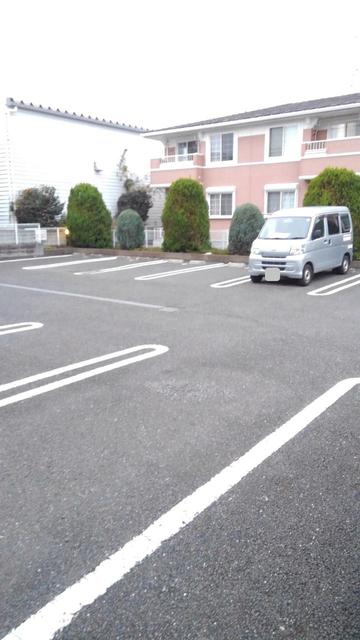 18/27 駐車場