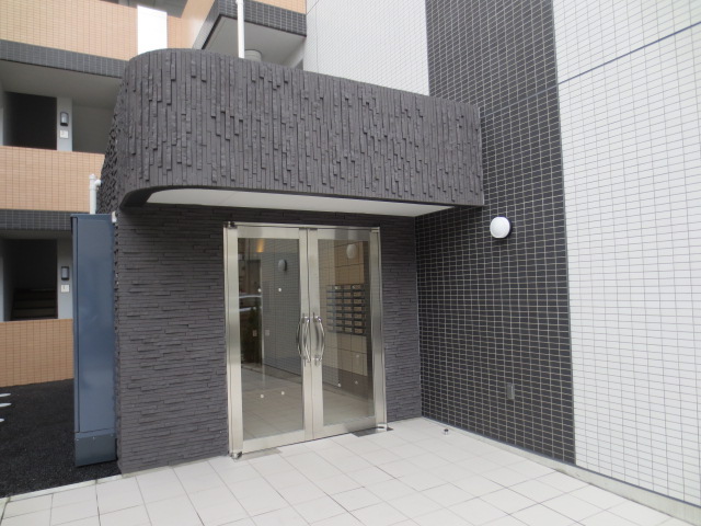 28/30 エントランス