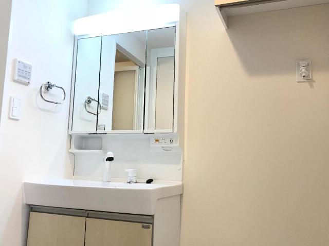 22/27 エントランス