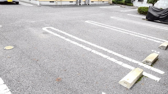 27/30 駐車場
