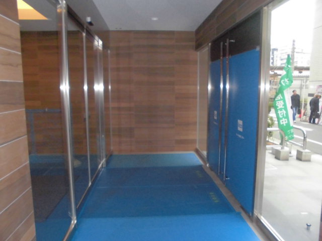 21/30 エントランス