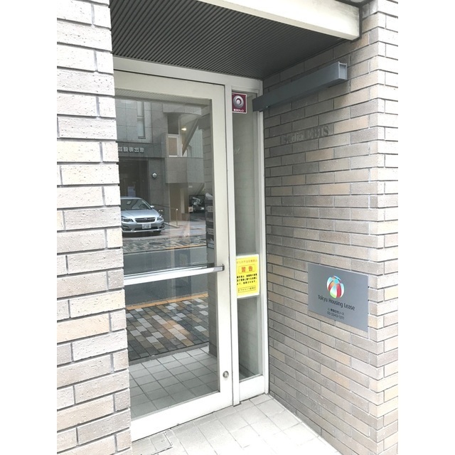 16/21 エントランス