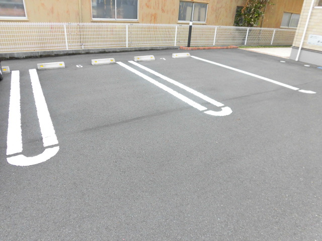 22/28 駐車場