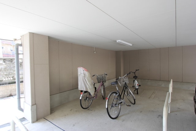 16/18 駐車場