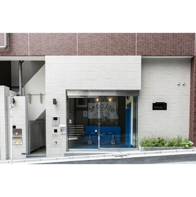 22/27 エントランス