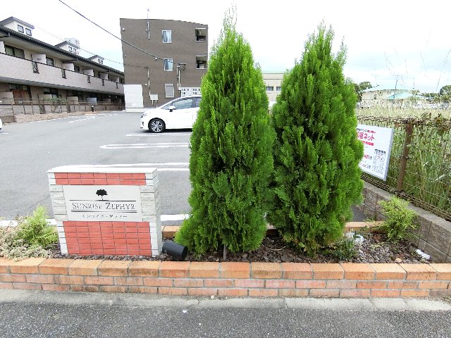 22/28 エントランス