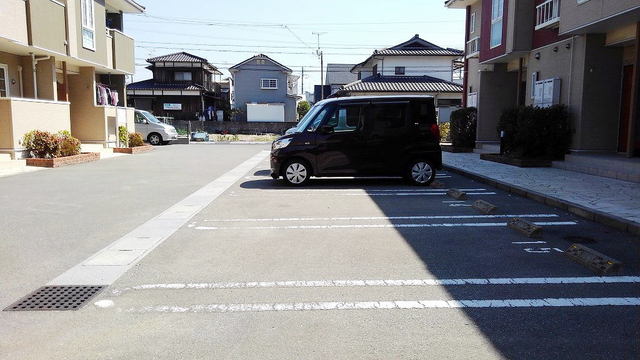 16/23 エントランス