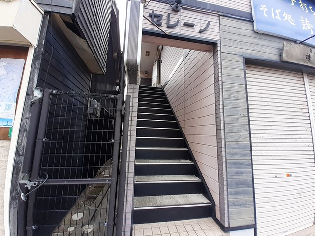 14/20 エントランス