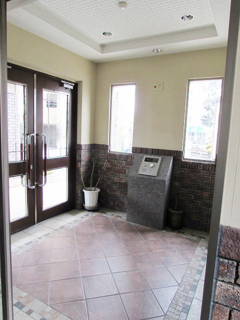 18/24 エントランス