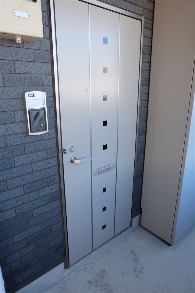 21/30 エントランス