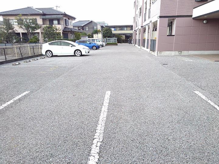 14/19 駐車場