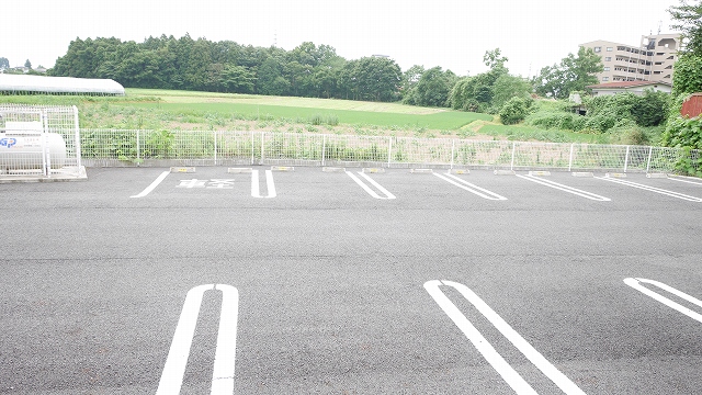13/16 駐車場