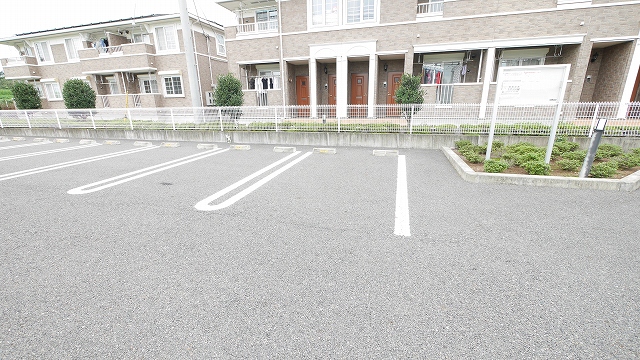 13/19 駐車場