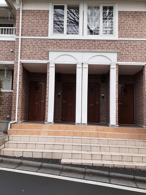 22/28 エントランス