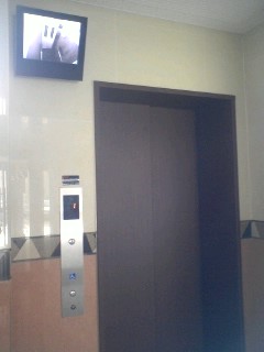 18/25 エントランス