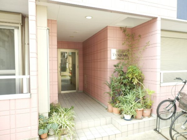 22/28 エントランス