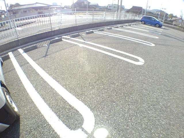 13/19 駐車場