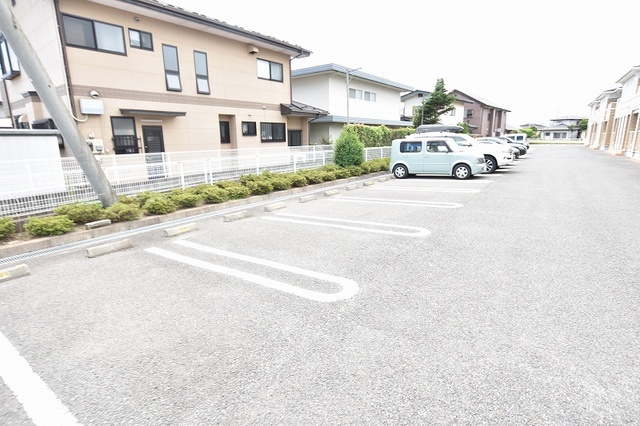 13/19 駐車場