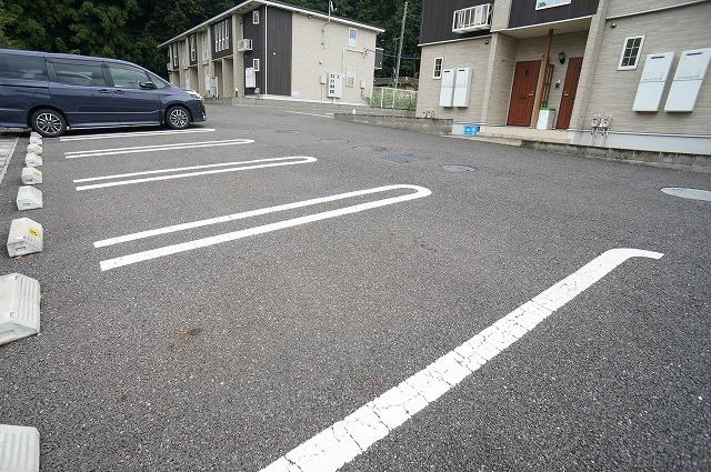 13/19 駐車場
