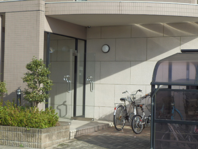 21/30 エントランス