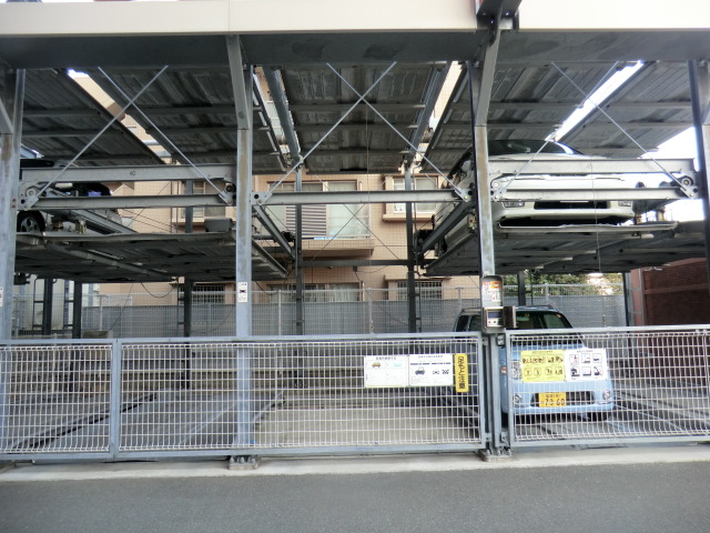 22/28 駐車場