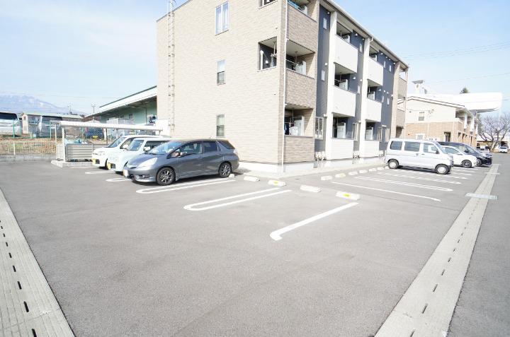 14/20 駐車場