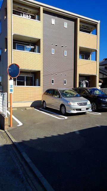 13/19 駐車場