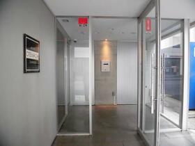 16/16 エントランス