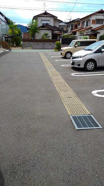 13/19 駐車場
