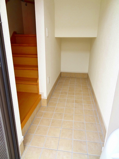 13/22 エントランス