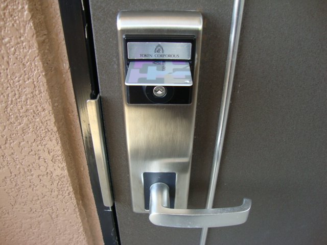 22/23 エントランス